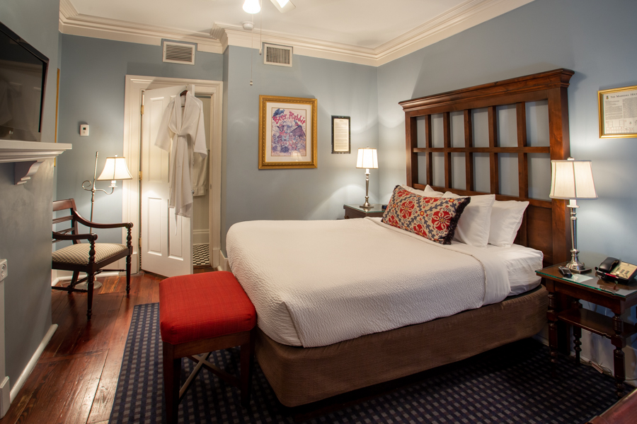 Classic Queen Hotel Room in Savannah
