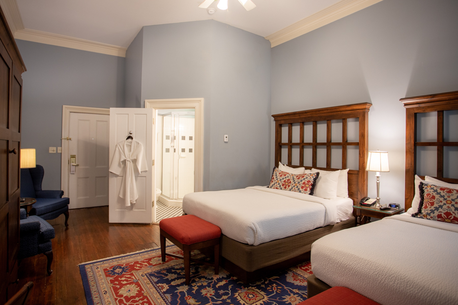 Room with two beds at Marshall House