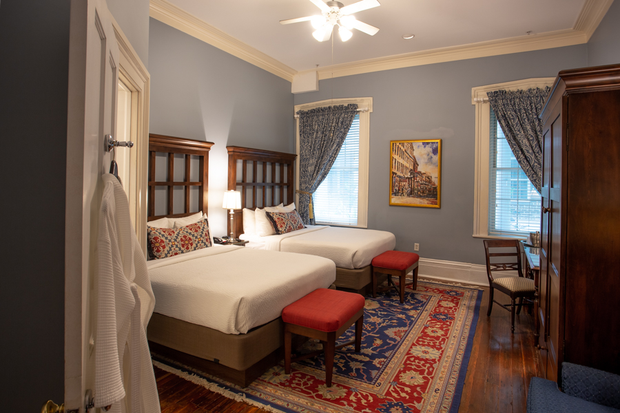 Room with two beds at Marshall House