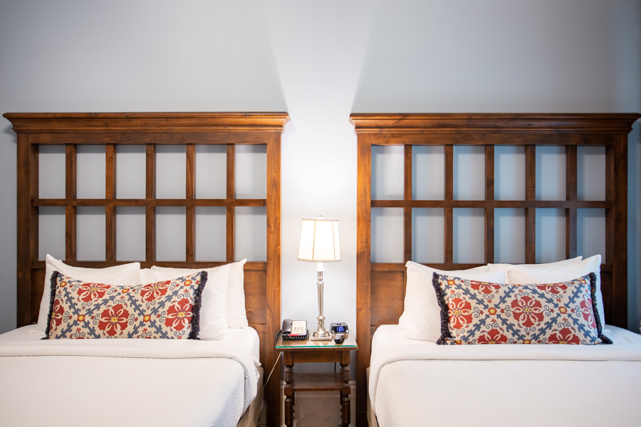 Room with two beds at Marshall House