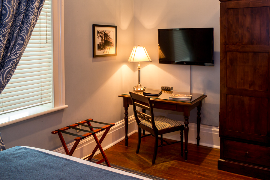Room with two beds at Marshall House