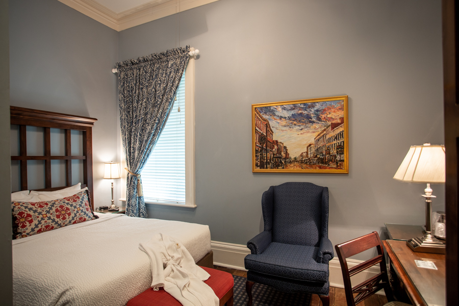Marshall House Petite Queen Hotel Room in Savannah
